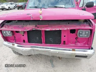 1981 Chevrolet Suburban z VIN 1G8EK16L5BF127764, wystawiony jako IAAI lot #42062572 z przebiegiem 83 014 mil mil oraz . Historia ofert i sprzedaży dostępna na DreamBid. Obrazek 6.