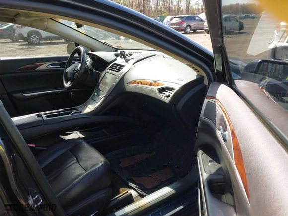 2013 Lincoln MKZ with VIN 3LN6L2G95DR808850, listed as a IAAI auction lot 41980262 with 1 mi miles. Bid and sale history available at carsss.com. Image 5.