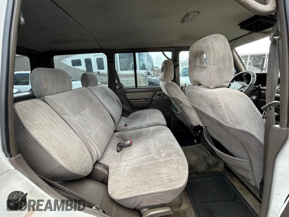 1997 Mitsubishi Montero z VIN JA4MR41R3VJ007919, wystawiony jako Copart lot #51544685 z przebiegiem 268 046 mil mil oraz Czysty tytuł • Clean title. Historia ofert i sprzedaży dostępna na DreamBid. Obrazek 6.