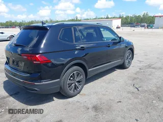 2024 Volkswagen Tiguan Wolfsburg Edition с VIN 3VV6B7AX7RM213144, выставлен на аукционе IAAI как лот 42523305 с пробегом 3 940 миль миль и . История ставок и продаж доступна на DreamBid. Изображение 4.
