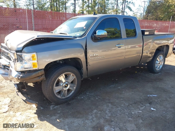 2012 Chevrolet Silverado 1500 LT with VIN 1GCRCSE06CZ277402, listed as a IAAI auction lot 40880052 with 140,769 mi miles. Bid and sale history available at carsss.com. Image 2.