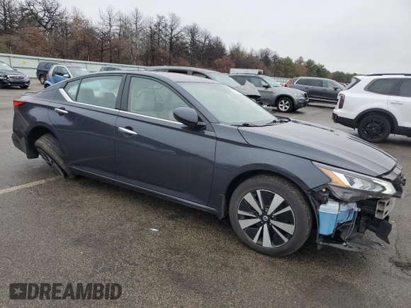 2019 Nissan Altima SL with VIN 1N4BL4EW4KC178926, listed as a Copart auction lot 84023544 with 68,031 mi miles and Salvage Title. Bid and sale history available at DreamBid. Image 4.