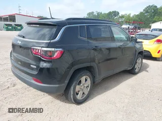 2022 Jeep Compass Latitude z VIN 3C4NJDBBXNT209295, wystawiony jako IAAI lot #42198832 z przebiegiem Nie podano mil oraz . Historia ofert i sprzedaży dostępna na DreamBid. Obrazek 4.