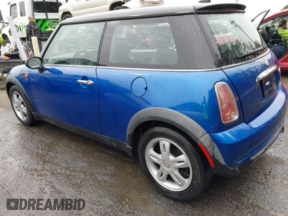 2006 MINI Hardtop z VIN WMWRC33566TK66280, wystawiony jako IAAI lot #41752311 z przebiegiem 237 056 mil mil oraz . Historia ofert i sprzedaży dostępna na DreamBid. Obrazek 3.