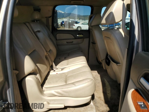 2007 GMC Yukon XL SLT z VIN 1GKFK16317J183090, wystawiony jako Copart lot #56801965 z przebiegiem 175 818 mil mil oraz Czysty tytuł • Clean title. Historia ofert i sprzedaży dostępna na DreamBid. Obrazek 10.
