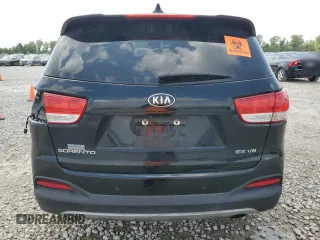 2017 Kia Sorento EX with VIN 5XYPH4A55HG202895, listed as a Copart auction lot 55296035 with 205,437 mi miles and Salvage title. Bid and sale history available at DreamBid. Image 6.