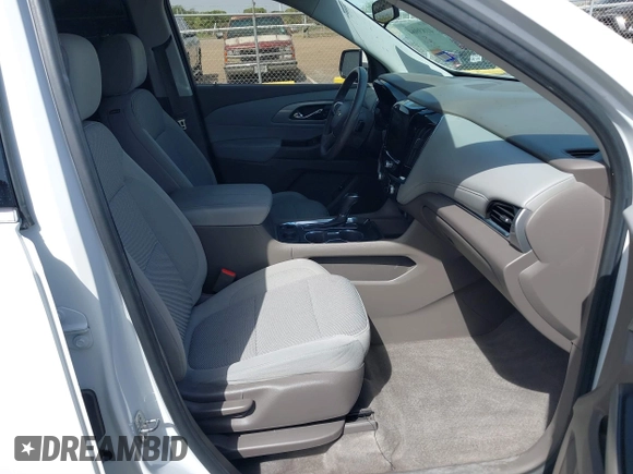 2018 Chevrolet Traverse LT Cloth with VIN 1GNERGKW4JJ144479, listed as a IAAI auction lot 41839641 with 136,404 mi miles. Bid and sale history available at carsss.com. Image 5.