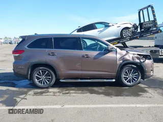 2017 Toyota Highlander XLE with VIN 5TDJZRFH4HS419151, listed as a IAAI auction lot 42181305 with 71,564 mi miles and . Bid and sale history available at DreamBid. Image 14.
