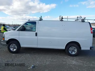2021 GMC Savana Cargo Van with VIN 1GTW7AF78M1242423, listed as a IAAI auction lot 41479526 with 1 mi miles. Bid and sale history available at carsss.com. Image 13.