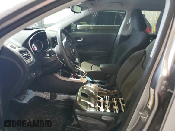 2018 Jeep Compass Sport z VIN 3C4NJCAB7JT240638, wystawiony jako Copart lot #58987085 z przebiegiem 70 310 mil mil oraz Szkoda całkowita • Salvage title. Historia ofert i sprzedaży dostępna na DreamBid. Obrazek 7.