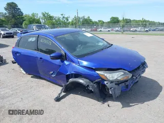 2014 Ford Focus ST z VIN 1FADP3L98EL154282, wystawiony jako IAAI lot #42290203 z przebiegiem 104 927 mil mil oraz . Historia ofert i sprzedaży dostępna na DreamBid. Obrazek 1.