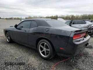 2010 Dodge Challenger SE z VIN 2B3CJ4DV6AH103431, wystawiony jako Copart lot #53477725 z przebiegiem 126 526 mil mil oraz Szkoda całkowita • Salvage title. Historia ofert i sprzedaży dostępna na DreamBid. Obrazek 2.
