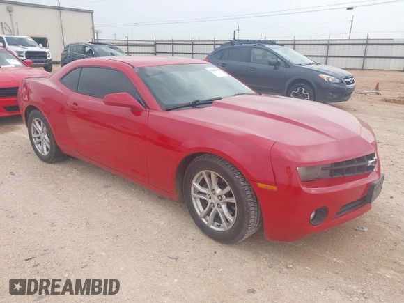 2013 Chevrolet Camaro LT z VIN 2G1FB1E32D9199408, wystawiony jako IAAI lot #42140199 z przebiegiem 204 629 mil mil oraz . Historia ofert i sprzedaży dostępna na DreamBid. Obrazek 1.