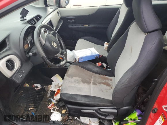 2013 Toyota Yaris L z VIN JTDJTUD37DD567022, wystawiony jako Copart lot #52798825 z przebiegiem 256 681 mil mil oraz Szkoda całkowita • Salvage title. Historia ofert i sprzedaży dostępna na DreamBid. Obrazek 7.