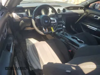 2018 Ford Mustang GT z VIN 1FA6P8CF0J5179879, wystawiony jako Copart lot #57986645 z przebiegiem 63 354 mil mil oraz Szkody całkowita. Historia ofert i sprzedaży dostępna na DreamBid. Obrazek 8.