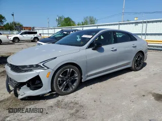 2022 Kia K5 GT-Line z VIN 5XXG64J28NG110496, wystawiony jako Copart lot #56169955 z przebiegiem 142 037 mil mil oraz Tytuł czysty. Historia ofert i sprzedaży dostępna na DreamBid. Obrazek 1.