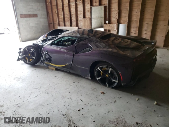2023 Ferrari SF90 z VIN ZFF95NLA8P0299159, wystawiony jako Copart lot #52724044 z przebiegiem Nie podano mil oraz Szkody całkowita. Historia ofert i sprzedaży dostępna na DreamBid. Obrazek 2.