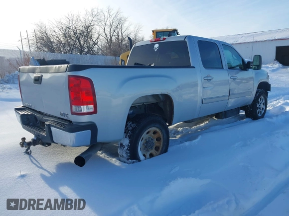 2011 GMC Sierra 2500HD SLT z VIN 1GT121C81BF180823, wystawiony jako IAAI lot #41565516 z przebiegiem 241 220 mil mil oraz . Historia ofert i sprzedaży dostępna na DreamBid. Obrazek 4.