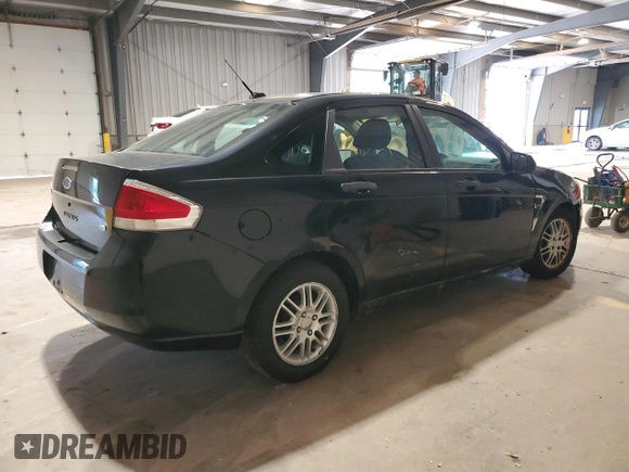 2008 Ford Focus SE z VIN 1FAHP35N98W121449, wystawiony jako Copart lot #60323735 z przebiegiem 83 990 mil mil oraz Czysty tytuł • Clean title. Historia ofert i sprzedaży dostępna na DreamBid. Obrazek 3.