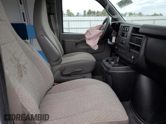 2019 GMC Savana Cargo Van with VIN 1GTW7AFPXK1319936, listed as a Copart auction lot 53840914 with 54,065 mi miles and Salvage Title. Bid and sale history available at carsss.com. Image 7.