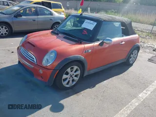 2005 MINI Convertible S z VIN WMWRH33525TF83816, wystawiony jako IAAI lot #42359592 z przebiegiem 137 013 mil mil oraz . Historia ofert i sprzedaży dostępna na DreamBid. Obrazek 17.