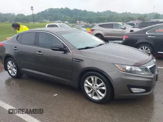 2013 Kia Optima EX z VIN 5XXGN4A79DG181719, wystawiony jako IAAI lot #42372478 z przebiegiem 166 410 mil mil oraz . Historia ofert i sprzedaży dostępna na DreamBid. Obrazek 13.