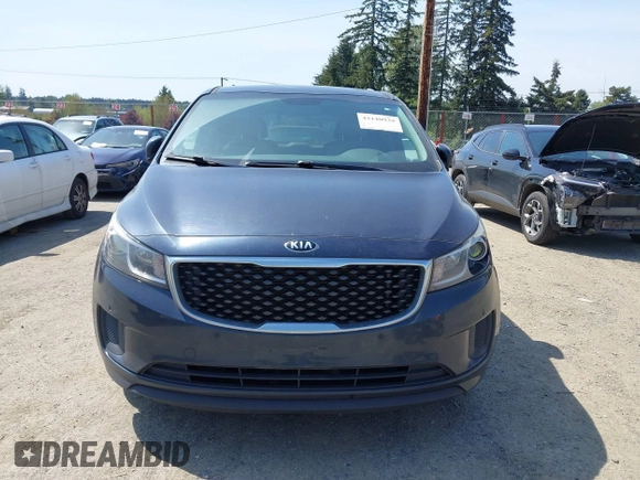 2017 Kia Sedona LX with VIN KNDMB5C11H6253379, listed as a IAAI auction lot 42140939 with 111,067 mi miles. Bid and sale history available at carsss.com. Image 6.