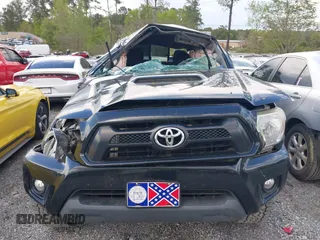 2014 Toyota Tacoma PreRunner z VIN 5TFJU4GN8EX057773, wystawiony jako IAAI lot #42020511 z przebiegiem 228 730 mil mil oraz . Historia ofert i sprzedaży dostępna na DreamBid. Obrazek 11.