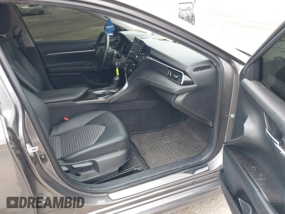 2023 Toyota Camry SE z VIN 4T1G11AK2PU088324, wystawiony jako IAAI lot #42173302 z przebiegiem 72 239 mil mil oraz . Historia ofert i sprzedaży dostępna na DreamBid. Obrazek 5.