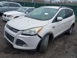2013 Ford Escape SE with VIN 1FMCU9G96DUC32901, listed as a IAAI auction lot 41852421 with 999,999 mi miles. Bid and sale history available at carsss.com. Image 2.