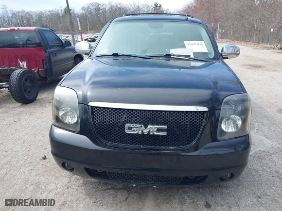 2011 GMC Yukon Denali with VIN 1GKS2EEF2BR308822, listed as a IAAI auction lot 41897093 with 197,961 mi miles. Bid and sale history available at carsss.com. Image 6.