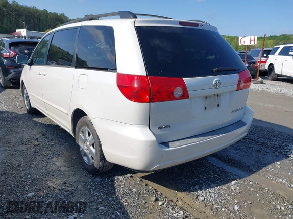 2008 Toyota Sienna XLE with VIN 5TDZK22C58S214124, listed as a IAAI auction lot 41984199 with 272,693 mi miles. Bid and sale history available at carsss.com. Image 3.