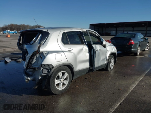 2020 Chevrolet Trax LS with VIN KL7CJKSB4LB322134, listed as a IAAI auction lot 41102287 with 45,264 mi miles. Bid and sale history available at carsss.com. Image 4.