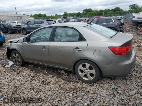 2010 Kia Forte EX z VIN KNAFU4A2XA5250756, wystawiony jako Copart lot #58743405 z przebiegiem 204 266 mil mil oraz Szkoda całkowita • Salvage title. Historia ofert i sprzedaży dostępna na DreamBid. Obrazek 2.
