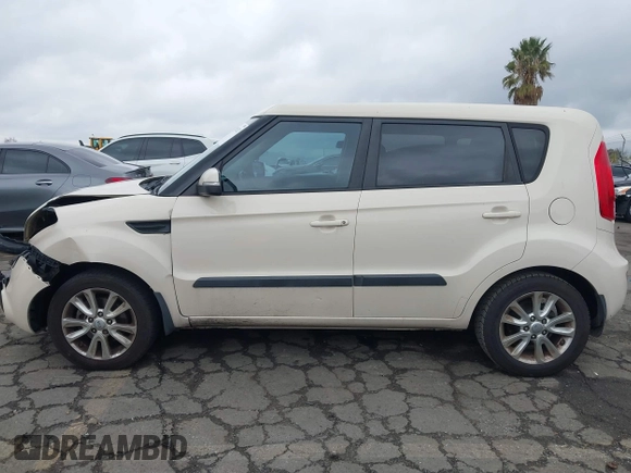2013 Kia Soul + z VIN KNDJT2A63D7756770, wystawiony jako IAAI lot #41528323 z przebiegiem 124 423 mil mil oraz . Historia ofert i sprzedaży dostępna na DreamBid. Obrazek 15.