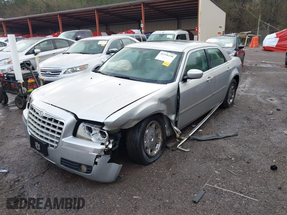 2006 Chrysler 300 Touring with VIN 2C3KA53G66H532518, listed as a IAAI auction lot 41356230 with 203,605 mi miles. Bid and sale history available at carsss.com. Image 2.