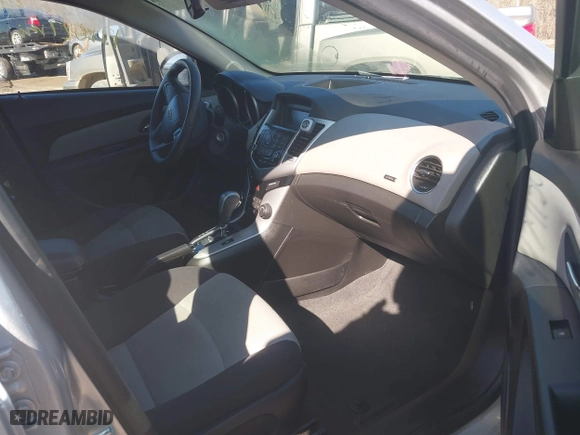 2014 Chevrolet Cruze LS with VIN 1G1PA5SH0E7102286, listed as a IAAI auction lot 41791509 with 171,027 mi miles. Bid and sale history available at carsss.com. Image 5.