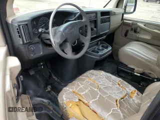 2006 GMC Savana z VIN 1GTFG15T161127230, wystawiony jako Copart lot #74296494 z przebiegiem 283 253 mil mil oraz Czysty tytuł • Clean title. Historia ofert i sprzedaży dostępna na DreamBid. Obrazek 8.