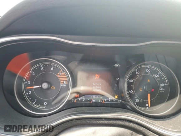 2019 Jeep Cherokee Limited z VIN 1C4PJMDXXKD409564, wystawiony jako Copart lot #60893225 z przebiegiem 128 674 mil mil oraz Szkoda całkowita • Salvage title. Historia ofert i sprzedaży dostępna na DreamBid. Obrazek 9.