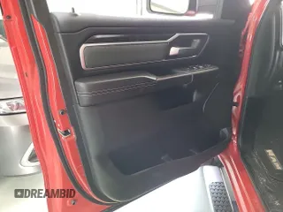 2023 Ram 1500 Big Horn z VIN 1C6RRFFG9PN574721, wystawiony jako IAAI lot #42541397 z przebiegiem 62 590 mil mil oraz . Historia ofert i sprzedaży dostępna na DreamBid. Obrazek 1.