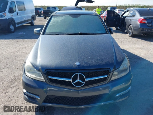 2013 Mercedes-Benz C 250 Sport z VIN WDDGF4HB8DA836820, wystawiony jako IAAI lot #40713290 z przebiegiem Nie podano mil oraz . Historia ofert i sprzedaży dostępna na DreamBid. Obrazek 6.