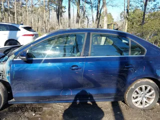 2014 Volkswagen Jetta Sedan SE w/Connectivity with VIN 3VWD07AJ0EM440285, listed as a IAAI auction lot 41259140 with 92,346 mi miles. Bid and sale history available at carsss.com. Image 14.