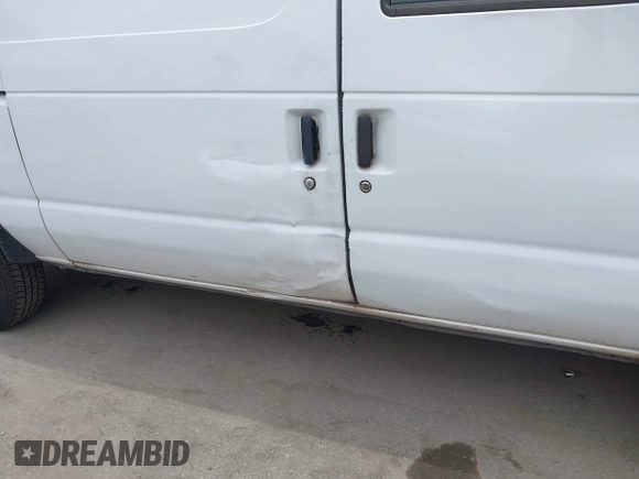 2008 Ford Econoline Cargo Commercial z VIN 1FTNE14W88DA02336, wystawiony jako IAAI lot #42325033 z przebiegiem 196 923 mil mil oraz . Historia ofert i sprzedaży dostępna na DreamBid. Obrazek 6.