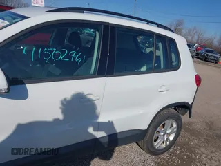 2015 Volkswagen Tiguan S z VIN WVGBV7AX5FW610055, wystawiony jako IAAI lot #41502961 z przebiegiem 81 683 mil mil oraz . Historia ofert i sprzedaży dostępna na DreamBid. Obrazek 15.