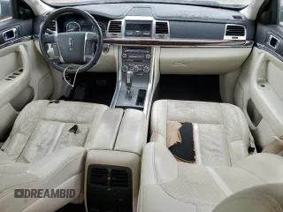 2009 Lincoln MKS z VIN 1LNHM93R29G633850, wystawiony jako Copart lot #55656405 z przebiegiem 183 213 mil mil oraz Szkoda całkowita • Salvage title. Historia ofert i sprzedaży dostępna na DreamBid. Obrazek 8.