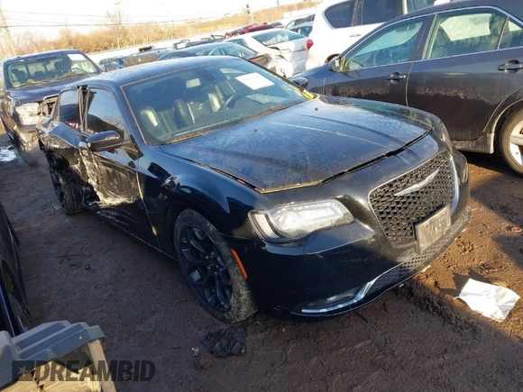 2019 Chrysler 300 with VIN 2C3CCABG6KH637059, listed as a IAAI auction lot 41631640 with 95,254 mi miles. Bid and sale history available at carsss.com. Image 1.
