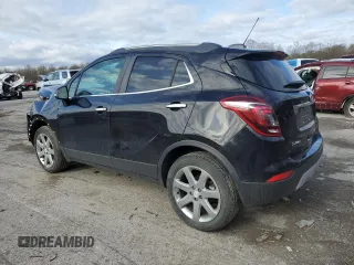 2020 Buick Encore Essence z VIN KL4CJGSB3LB033577, wystawiony jako Copart lot #53960845 z przebiegiem 57 581 mil mil oraz Szkody całkowita. Historia ofert i sprzedaży dostępna na DreamBid. Obrazek 2.