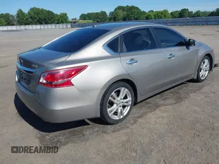 2013 Nissan Altima SL z VIN 1N4BL3AP3DC288653, wystawiony jako IAAI lot #42304043 z przebiegiem 108 640 mil mil oraz . Historia ofert i sprzedaży dostępna na DreamBid. Obrazek 4.