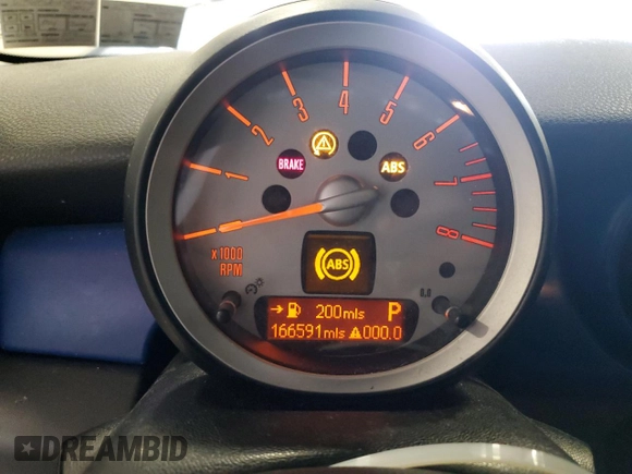 2010 MINI Clubman z VIN WMWML3C57ATX37968, wystawiony jako Copart lot #59858795 z przebiegiem 166 591 mil mil oraz Szkoda całkowita • Salvage title. Historia ofert i sprzedaży dostępna na DreamBid. Obrazek 9.
