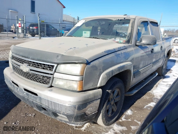 2006 Chevrolet Silverado 1500 LT1 with VIN 2GCEK13T961178126, listed as a IAAI auction lot 41387524 with 402,089 mi miles. Bid and sale history available at carsss.com. Image 17.